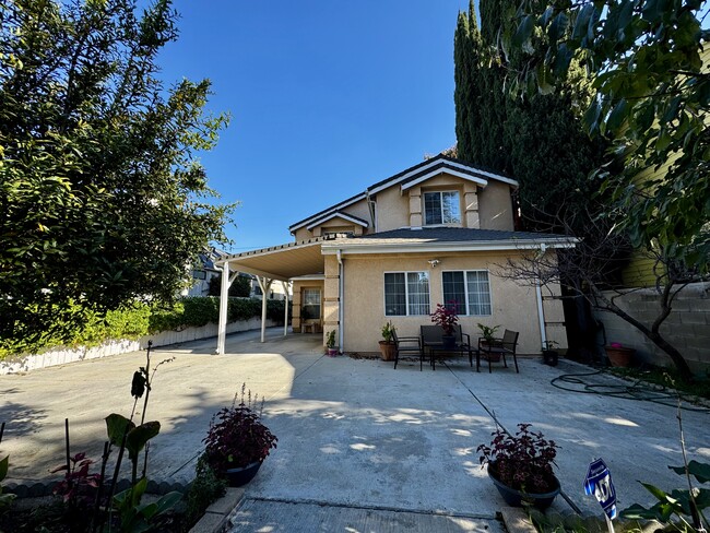 Building Photo - 548 N Windsor Blvd Unit 548