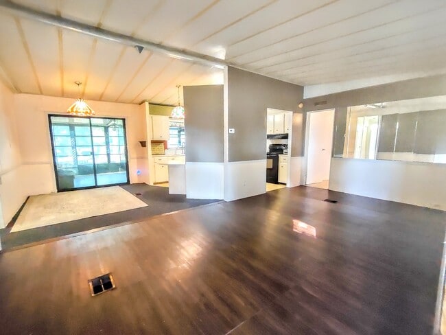 Photo - 163 Buchanan Cir