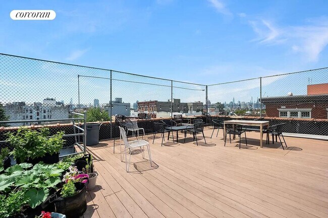 Photo - 694 Metropolitan Ave