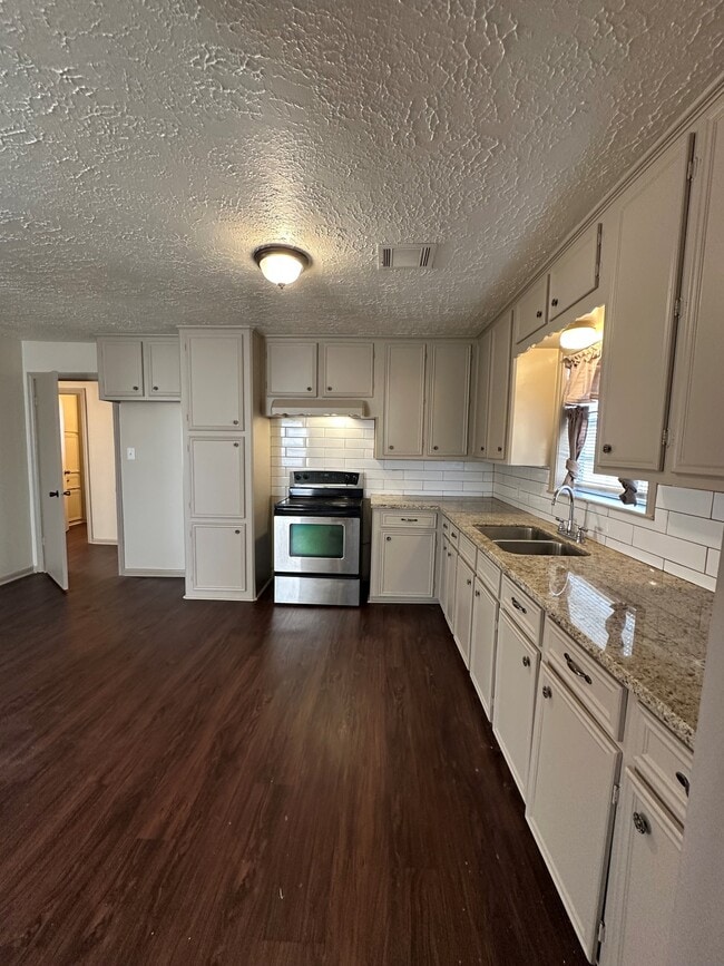 Photo - 5561 Father Jaron St