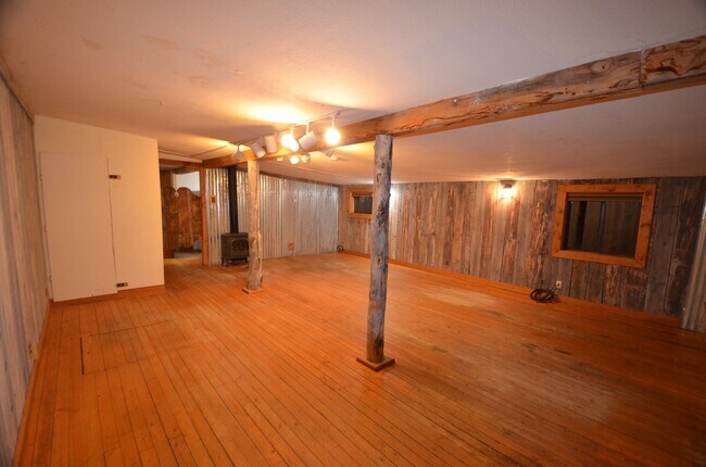 Photo - Studio! Great Light and Yard! Pets are negotiable!