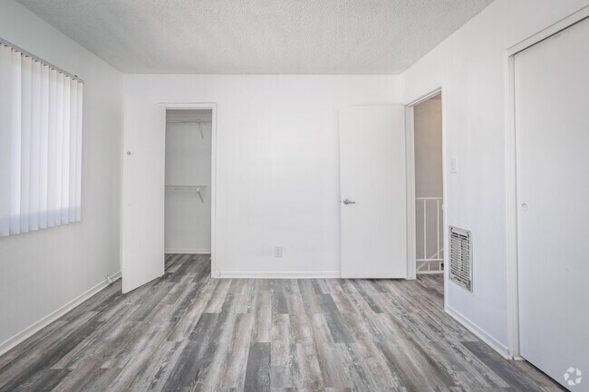 2BR, 1.5BA - 996SF - Primary Bedroom
