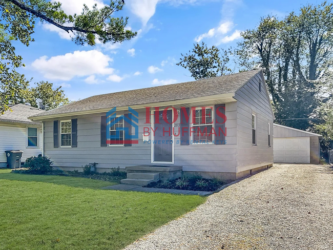 Building Photo - Three Bedroom House | Detached Garage