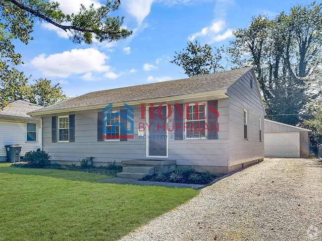 Building Photo - Three Bedroom House | Detached Garage