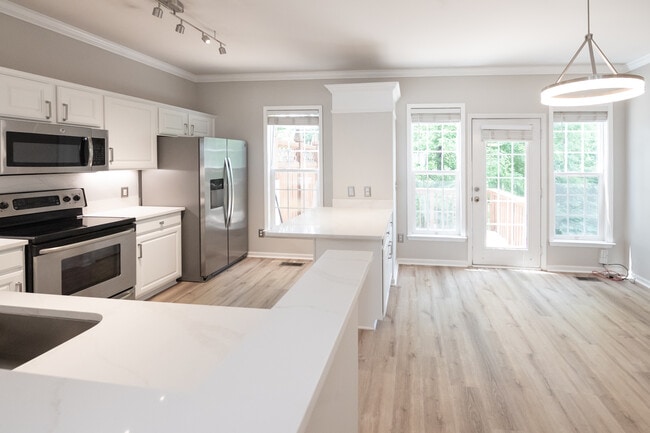 Building Photo - Room in Townhome on Duvalla Ave