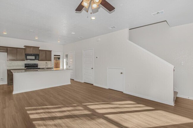 Photo - 601 W 24th St