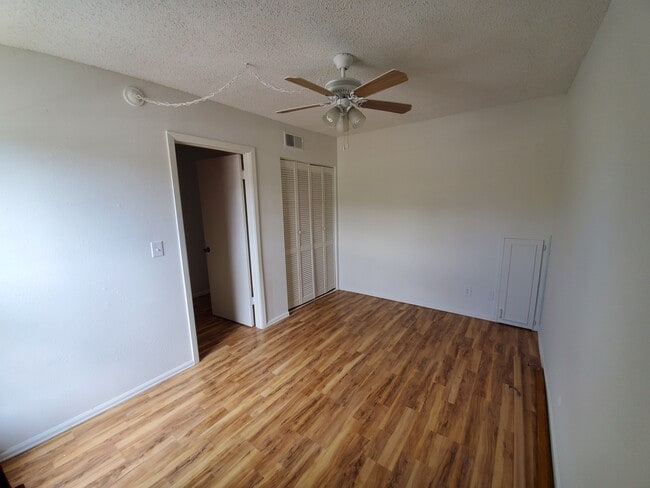 Building Photo - 3525 Rebecca Ln Unit E