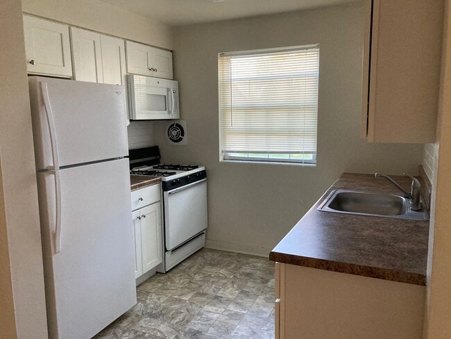 Photo - Suburban Square Apartments