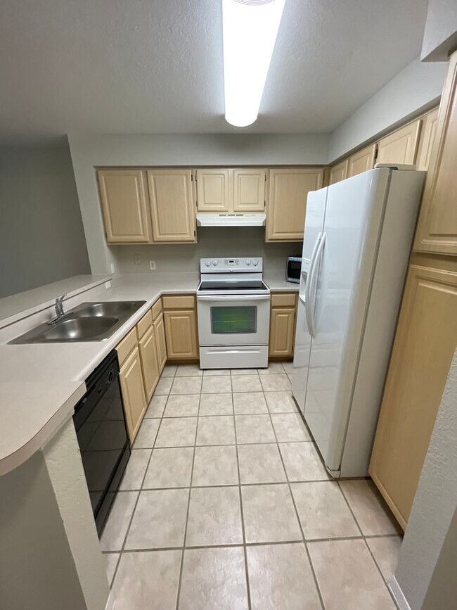 Photo - 2Bdrm 2Bath in Hunters Creek -- Fresh Pain... Unidad 925