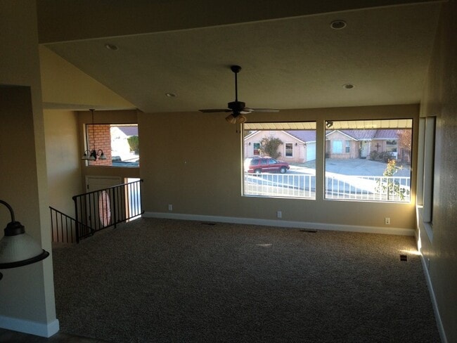 Photo - 910 E Fort Pierce Dr