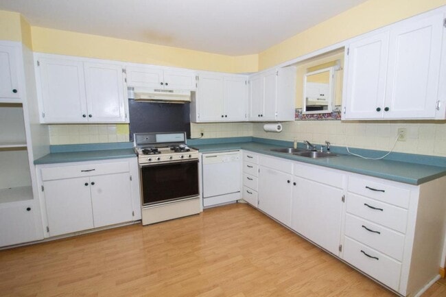 Photo - 517 E 2nd St