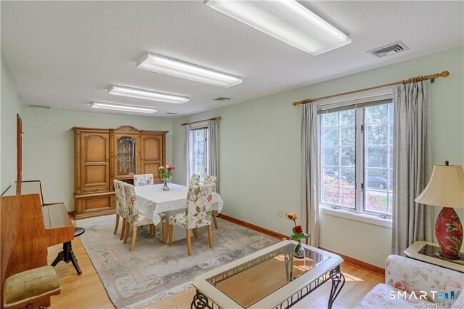 Photo - 144 Munn Rd