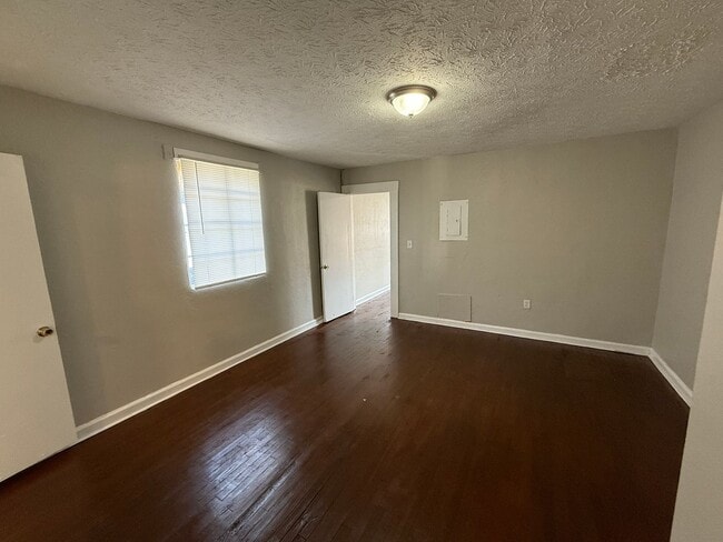 Photo - *AVAILABLE NOW - Total Electric* 1 Bedroom / 1 Bathroom Duplex for Rent in Midtown Columbus, GA***
