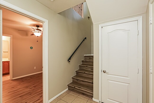 Photo - 2121 E Huntington Dr