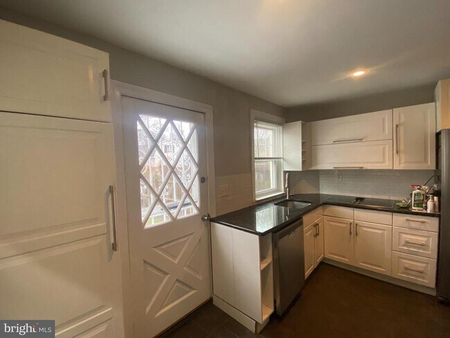 Photo - 140 Walnut Ave