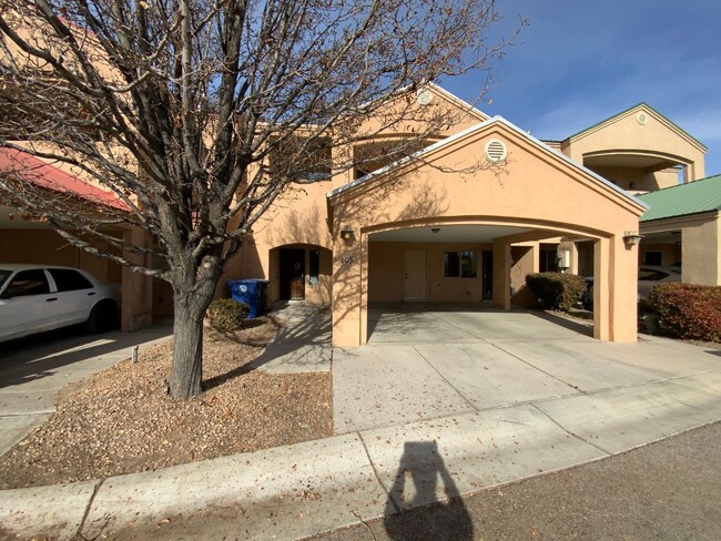 3 Bedroom Town home Near 4th Street SW & B... - 3 Bedroom Town home Near 4th Street SW & B...