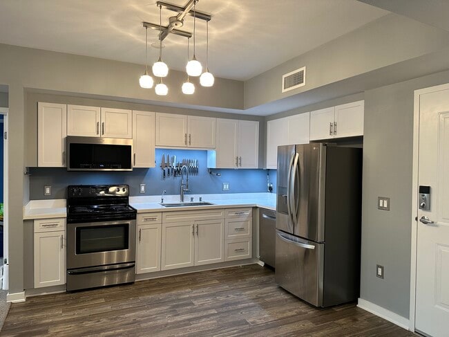 Building Photo - 12655 Bluff Creek Dr Unit 122