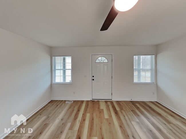 Photo - 302 Clancy St