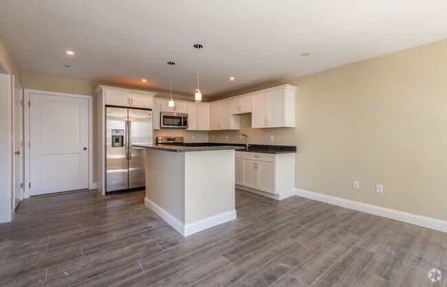 1 BR, 1 BA - 640 SQ FT