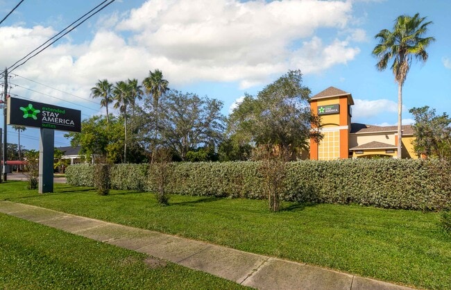 Furnished Studio-Clearwater - Carillon Park