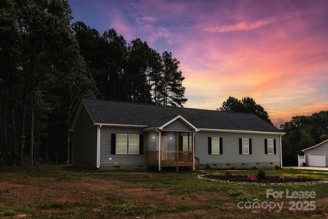 Building Photo - 2070 Travis Rd Rental