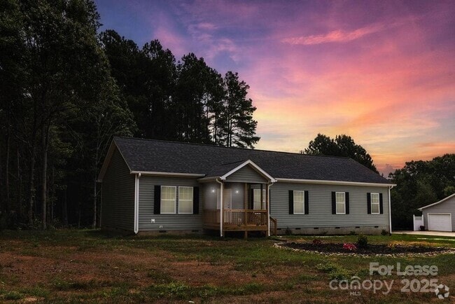 Building Photo - 2070 Travis Rd Rental