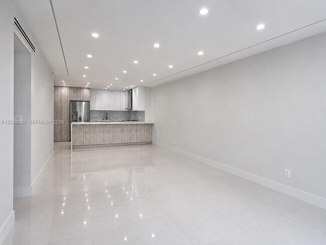 19390 Collins Ave Unit 908