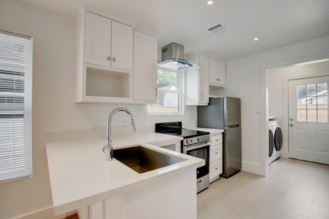 Photo - 6107 N Main St