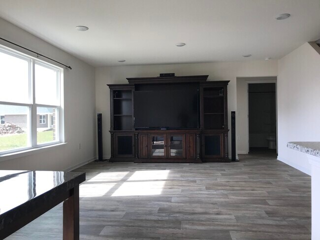 Photo - 839 Moorhen Wy