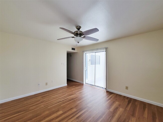 Building Photo - 6401 Deihl Rd Unit 205