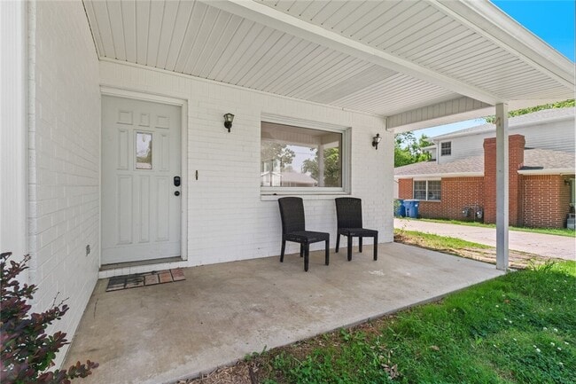 Photo - 1604 Oakwood Ave