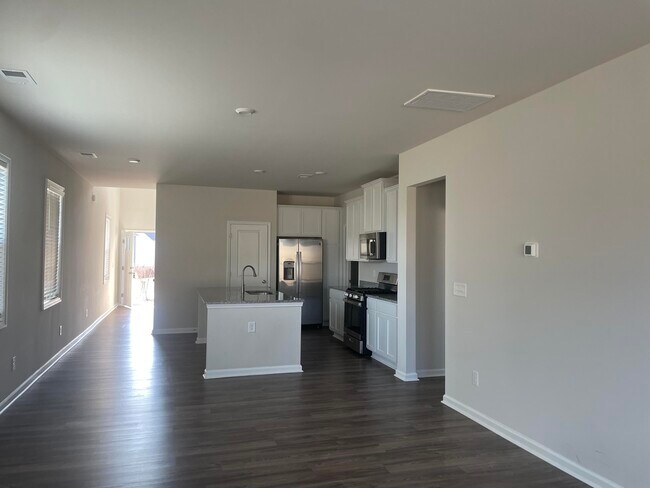 Photo - 634 Manitou Cir