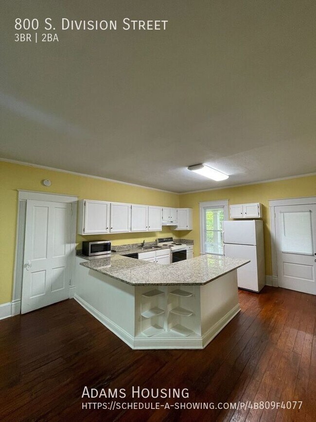 Photo - 800 S Division St