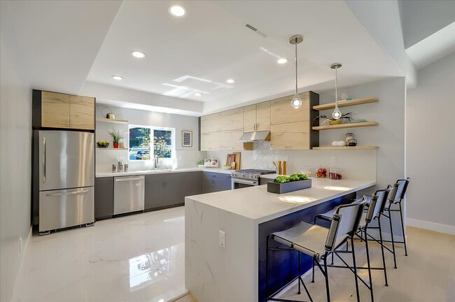 Photo - 914 Everett Ave