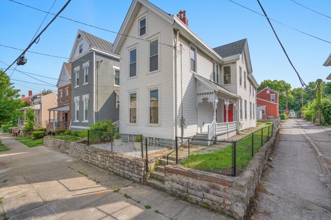 Photo - 835 Isabella St