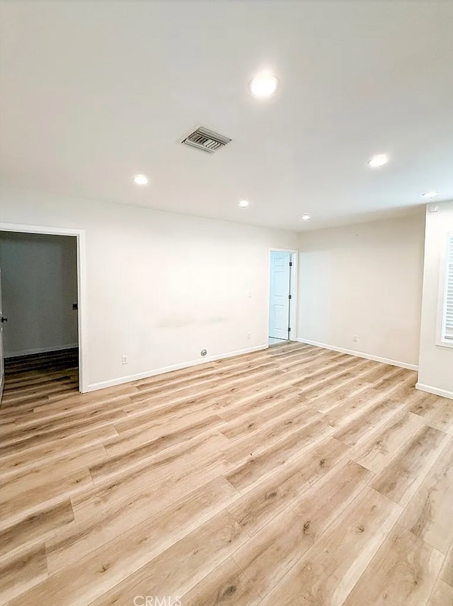 Photo - 10430 Densmore Ave