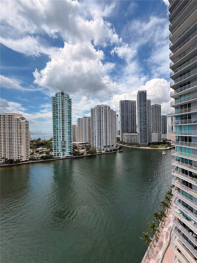 Photo - 335 S Biscayne Blvd Unidad 2003