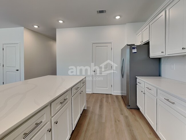 Photo - 190 Hickory Pointe Rd