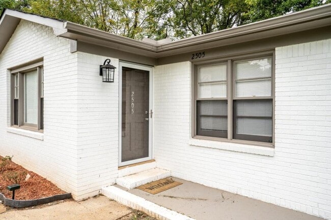 Photo - 2505 Virginia Blvd NW