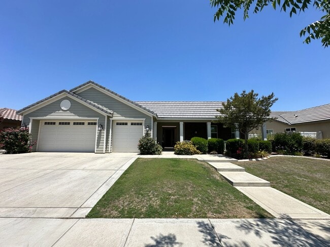 Beautiful House in gated community w/ Solar! - Beautiful House in gated community w/ Solar!