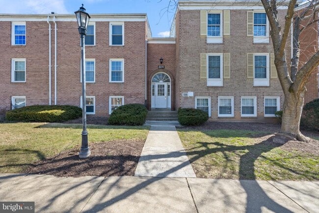 Building Photo - 804 Quince Orchard Blvd Unit 201