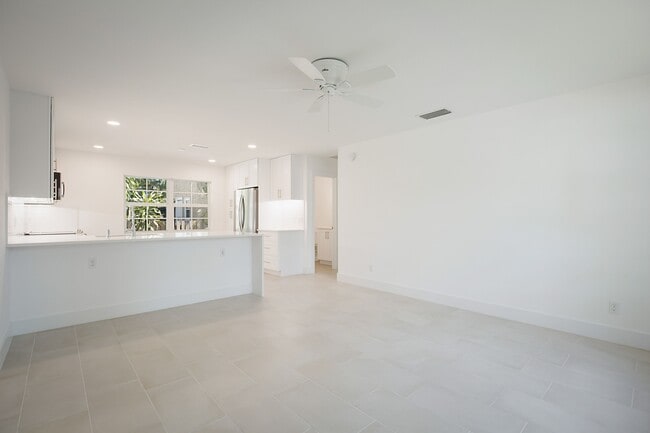 Photo - 705 New York St