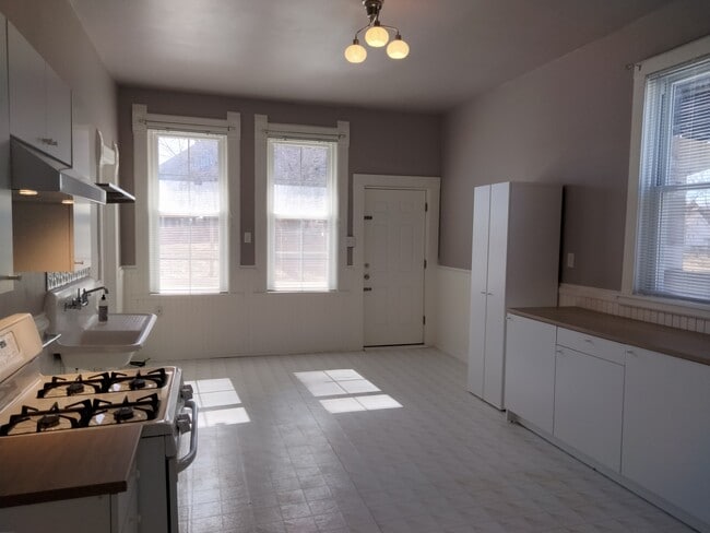 Photo - 743 W Bruce St