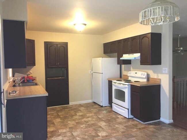 Building Photo - 11919 Stansbury Dr
