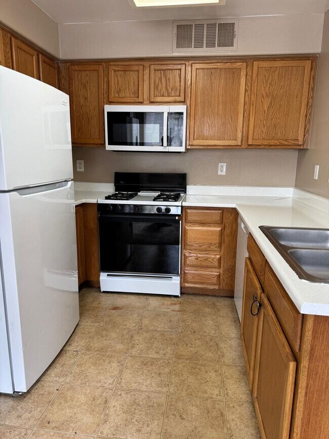 Photo - BEAUTIFUL SOUTHEAST 2 BEDROOM CONDO