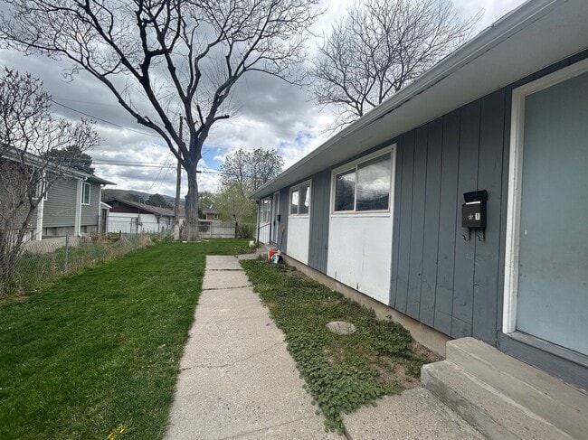 Photo - 547 Poole-2 Unit 2