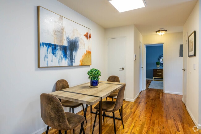 1BR, 1BA - 635SF - Dining Room