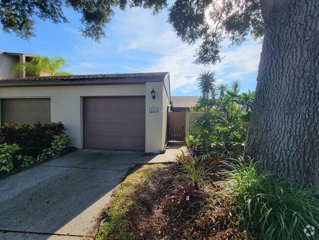 Building Photo - Cozy 2 bed/ 2 bath Villa in Beekman Lakes ... Unit 2 Rental