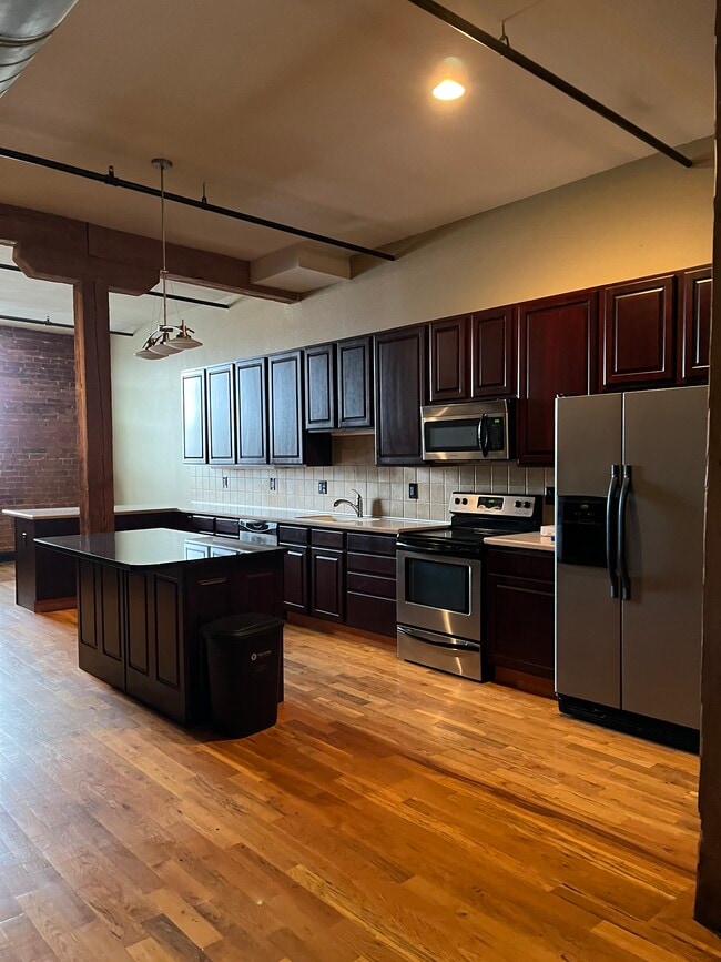 Broadway Lofts 407 - Artisan KC Apartments