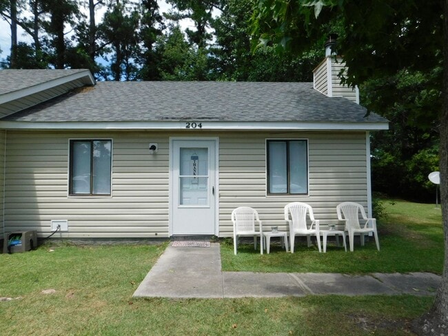 Building Photo - Affordable Gem!